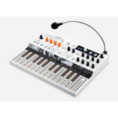 ARTURIA アートリア MICROFREAK Vocoder Edition WH グースネック付きパック ハイブリッドシンセサイザー 斜めアングル画像