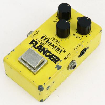 【中古】 Maxon マクソン Flanger FL-301 フランジャー ギターエフェクター 本体画像 斜め 2
