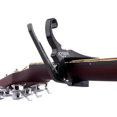 Kyser カイザー KG6BCA Black Chrome Quick-Change Acoustic Guitar Capo カポタスト アコギ用 取り付けイメージ