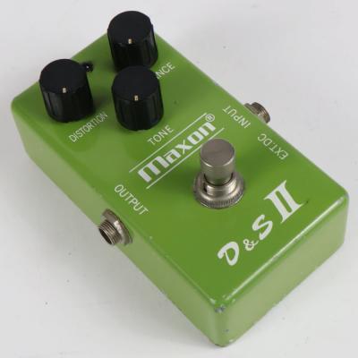 【中古】 Maxon マクソン D&S II ディストーション オーバードライブ ギターエフェクター 本体画像 斜め 2