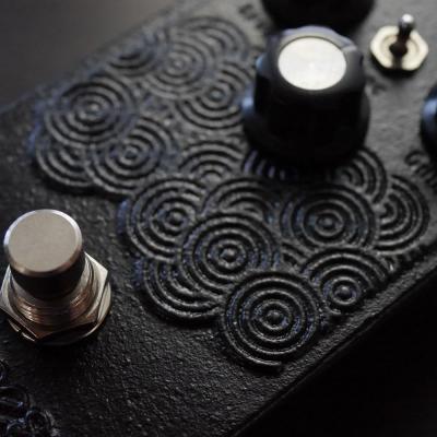 EarthQuaker Devices アースクエイカーデバイセス EQD 南部鉄器製 Plumes ギターエフェクター オーバードライブ 筐体デザイン
