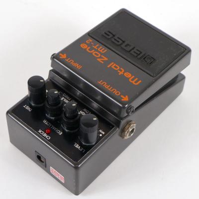 【中古】メタルゾーン エフェクター BOSS MT-2 Metal Zone ボス ギターエフェクター 左サイド