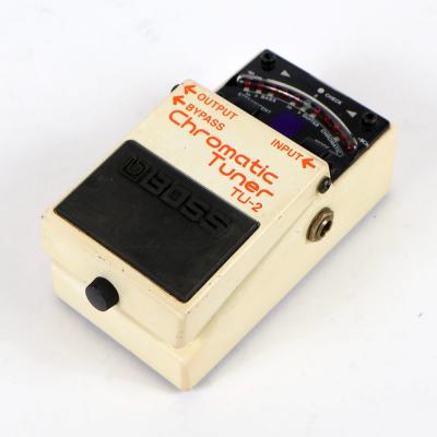 【中古】 クロマチックチューナー エフェクター BOSS TU-2 Chromatic Tuner ペダルチューナー 斜めアングル画像