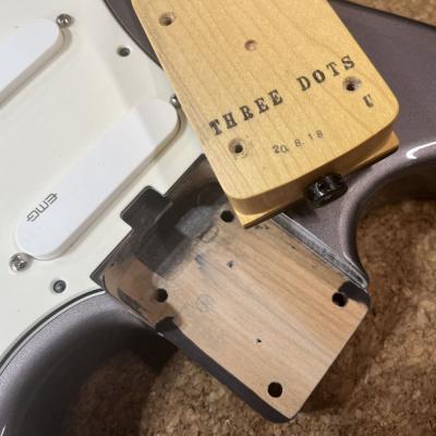 【中古】 エレキギター Three Dots Guitars S Series LS-SPC Dolphin Grey Metallic Rosewood FingerBoard 2020年製 EMG SLV を搭載した S Model ミッドブースト回路搭載 スリードッツ ネックヒール