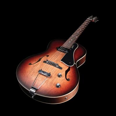 Godin ゴダン 5th Avenue Kingpin P90 Vintage Burst エレキギター フルアコギター 横置斜めアングル画像