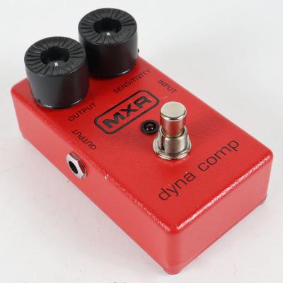 【中古】コンプレッサー エフェクター MXR M-102 DYNA COMP ダイナコンプ ギターエフェクター 本体画像 斜め 2