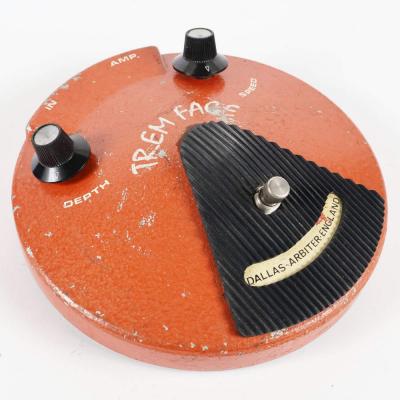 【中古】トレモロ エフェクター DALLAS ARBITER ENGLAND TREM FACE 1970年代 ギターエフェクター 本体画像 斜め 2