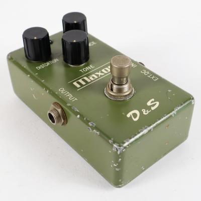 【中古】 ディストーションサスティナー MAXON マクソン D&S ギターエフェクター 本体画像 斜め 2