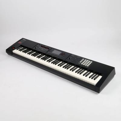 【中古】 ROLAND FA-08 Music Workstation シンセサイザー 88鍵 本体画像 斜め