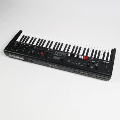 【中古】 ヤマハ YAMAHA YC61 ステージキーボード 本体画像 斜め 2