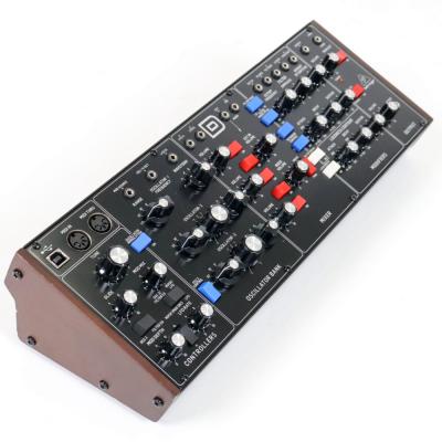 【中古】 ベリンガー BEHRINGER MODEL D アナログ シンセサイザー モデルD アナログシンセ 左サイド