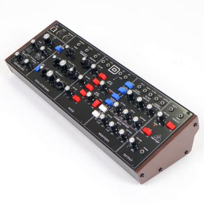 【中古】 ベリンガー BEHRINGER MODEL D アナログ シンセサイザー モデルD アナログシンセ 右サイド