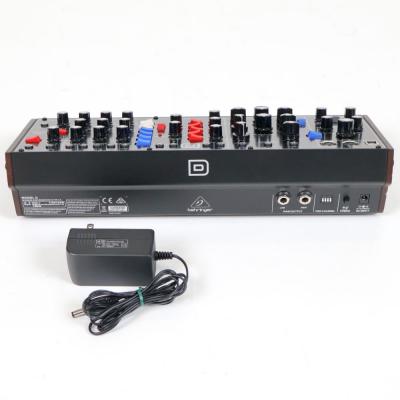 【中古】 ベリンガー BEHRINGER MODEL D アナログ シンセサイザー モデルD アナログシンセ 背面