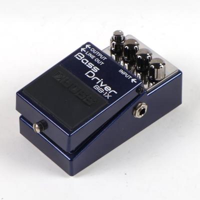 【中古】 ベースオーバードライブ エフェクター BOSS BB-1X Bass Driver ベースドライバー ベースエフェクター 斜めアングル画像