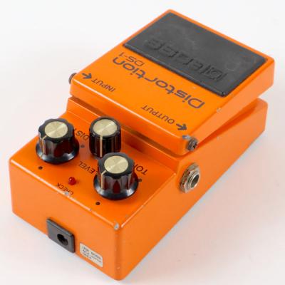【中古】 ディストーション エフェクター BOSS DS-1 Distortion Made in Japan ギターエフェクター 左サイド