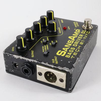 【中古】サンズアンプ ベースドライバーDI TECH21 SansAmp BASS DRIVER DI 旧仕様 ベース用DI プリアンプ 本体画像 斜め 2