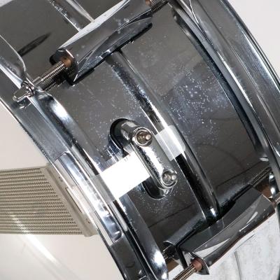 【中古】 スネアドラム パール Pearl SensiTone Steel Custom Alloy 14x5.5 スチールシェル 側面