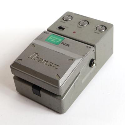 【中古】 ファズ エフェクター アイバニーズ IBANEZ FZ7 FUZZ ギターエフェクター 斜めアングル画像