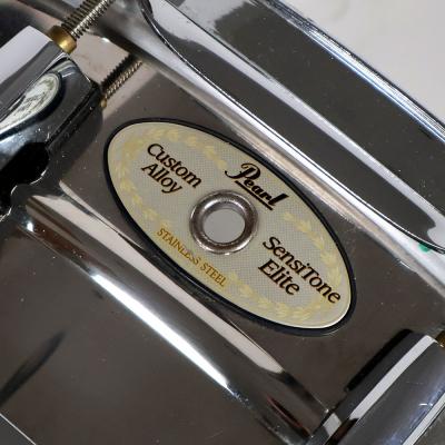 【中古】スネアドラム パール Pearl SensiTone Custom Alloy Elite STAINLESS STEEL 14x5 スティールシェル エンブレム