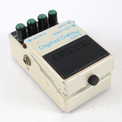 【中古】 デジタルディレイ エフェクター BOSS DD-3 Digtal Delay MADE IN JAPAN ギターエフェクター ディレイ 斜めアングル画像