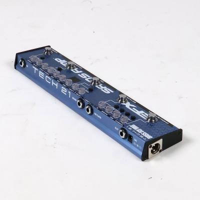 【中古】 TECH21 BASS FLY RIG V2 ベース用マルチエフェクター リア斜めアングル画像