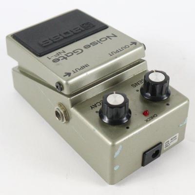 【中古】 ノイズゲート エフェクター BOSS NF-1 Noise Gate Made in Japan ギターエフェクター 本体画像 斜め