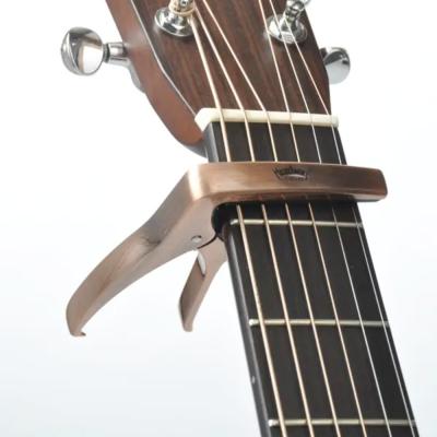 HEADWAY ヘッドウェイ HCP-15PP BRONZE カポタスト ブロンズ 本体画像 装着