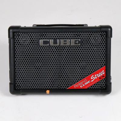 【中古】 ギターアンプ ローランド ROLAND CUBE Street EX BK ステレオ ポータブルアンプ マイクスピーカー 正面