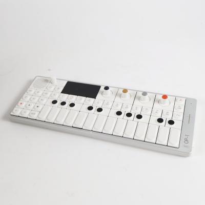 【中古】 ポータブルシンセサイザー ティーンネイジエンジニアリング TEENAGE ENGINEERING OP-1 Field