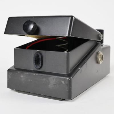 【中古】メタルゾーン エフェクター BOSS MT-2 Metal Zone ボス ギターエフェクター 電池ボックスゴムパーツ