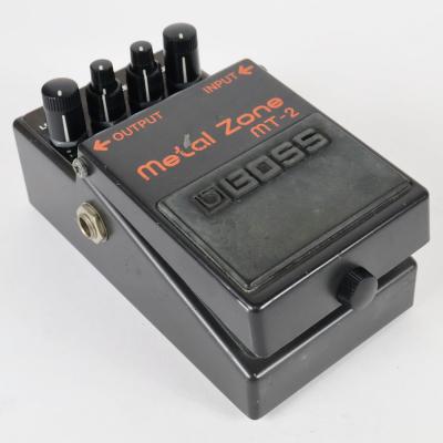 【中古】メタルゾーン エフェクター BOSS MT-2 Metal Zone ボス ギターエフェクター 本体画像 斜め 2