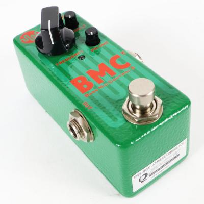 【中古】 E.W.S. BMC2 BASS MID CONTROL 2 ベース用エフェクター 本体画像 斜め