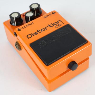 【中古】 ディストーション エフェクター BOSS DS-1 Distortion Made in Japan ギターエフェクター 本体画像 斜め