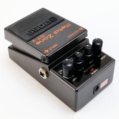 【中古】メタルゾーン エフェクター BOSS MT-2 Metal Zone ボス ギターエフェクター 本体画像 斜め 2
