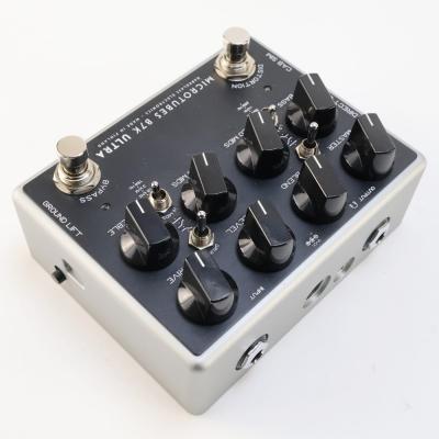 【中古】 ベースプリアンプ Darkglass Electronics Microtubes B7K Ultra V2 ベース用 プリアンプ 本体画像 斜め