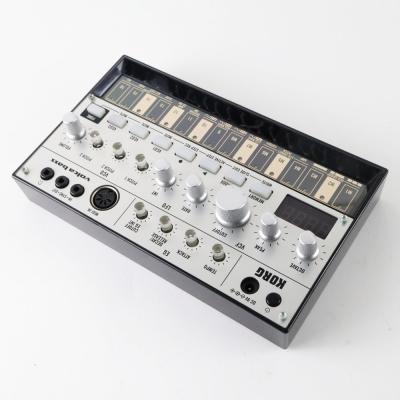 【中古】 コルグ ボルカ ベース KORG volca bass アナログベースマシン オシレーター 本体画像 斜め