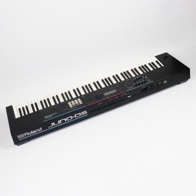 【中古】 ROLAND ローランド JUNO-DS88 シンセサイザー 本体画像 斜め