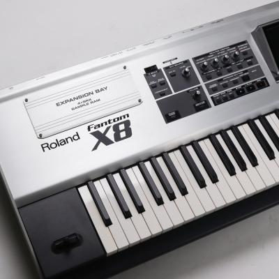 【中古】 シンセサイザー ROLAND Fantom-X8 Synthesizer アングル