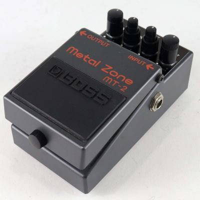 【中古】メタルゾーン エフェクター BOSS MT-2 Metal Zone ボス ギターエフェクター 斜めアングル画像