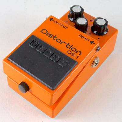 【中古】ディストーション エフェクター BOSS DS-1 Distortion ギターエフェクター 斜めアングル画像
