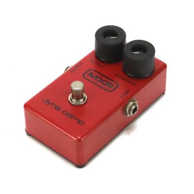 【中古】コンプレッサー エフェクター MXR DYNA COMP Block Logo 1980年製 ダイナコンプ ギターエフェクター 斜めアングル画像