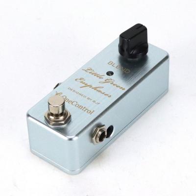 【中古】 One Control LITTLE GREEN EMPHASER 旧デザイン ブースター ギターエフェクター 斜めアングル画像