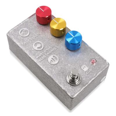 Mattoverse Electronics AirTrash Clear Acrylic Faceplate ギターエフェクター 左サイドのアングル