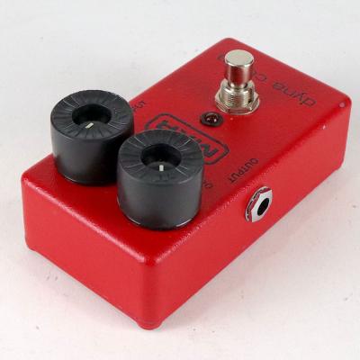 【中古】コンプレッサー エフェクター MXR M-102 DYNA COMP ダイナコンプ ギターエフェクター リア斜めアングル画像