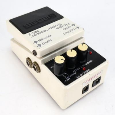 【中古】 ノイズサプレッサー エフェクター BOSS NS-2 Noise Suppressor 日本製 Made in Japan ギターエフェクター リア斜めアングル画像