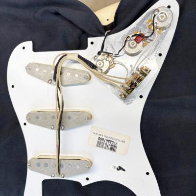 【中古】 エレキギター Fender Mexico Jimi Hendrix Stratocaster Maple Fingerboard Olympic White 2020年製 フェンダー メキシコ ジミ・ヘンドリックスモデル 内部
傷