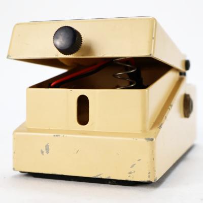 【中古】 オートワウ エフェクター BOSS AW-2 Auto Wah ギターエフェクター 電池ボックスゴムパーツ