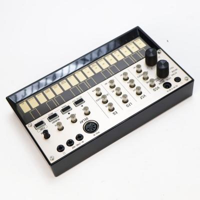 【中古】コルグ ボルカ KORG volca keys アナログループシンセ 本体画像 斜め
