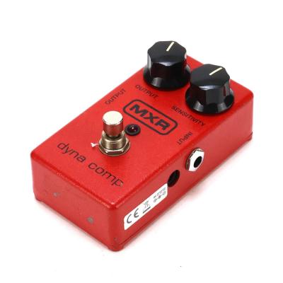 【中古】コンプレッサー エフェクター MXR M-102 DYNA COMP ダイナコンプ ギターエフェクター 斜めアングル画像