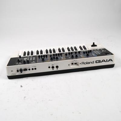 【中古】 ROLAND GAIA SH-01 シンセサイザー リア斜めアングル画像